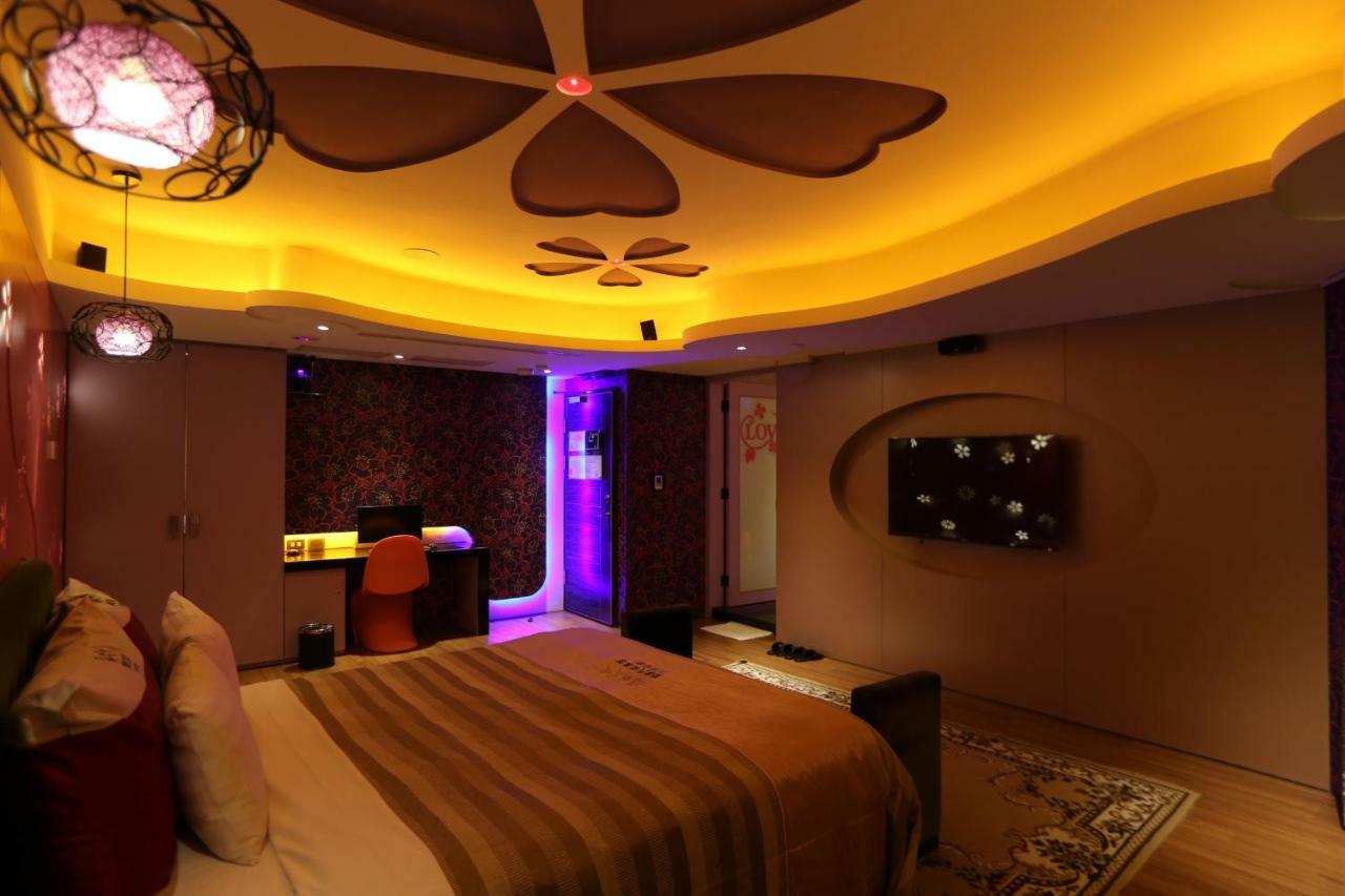Yosemite Motel - Taiyuan Branch Тайджун Екстериор снимка
